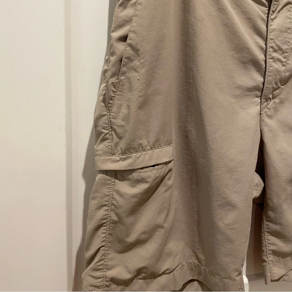 North Face Men’s Hiking Shorts.‎  Size 36.  Beige. Lot’s of Pockets.  10” Inseam